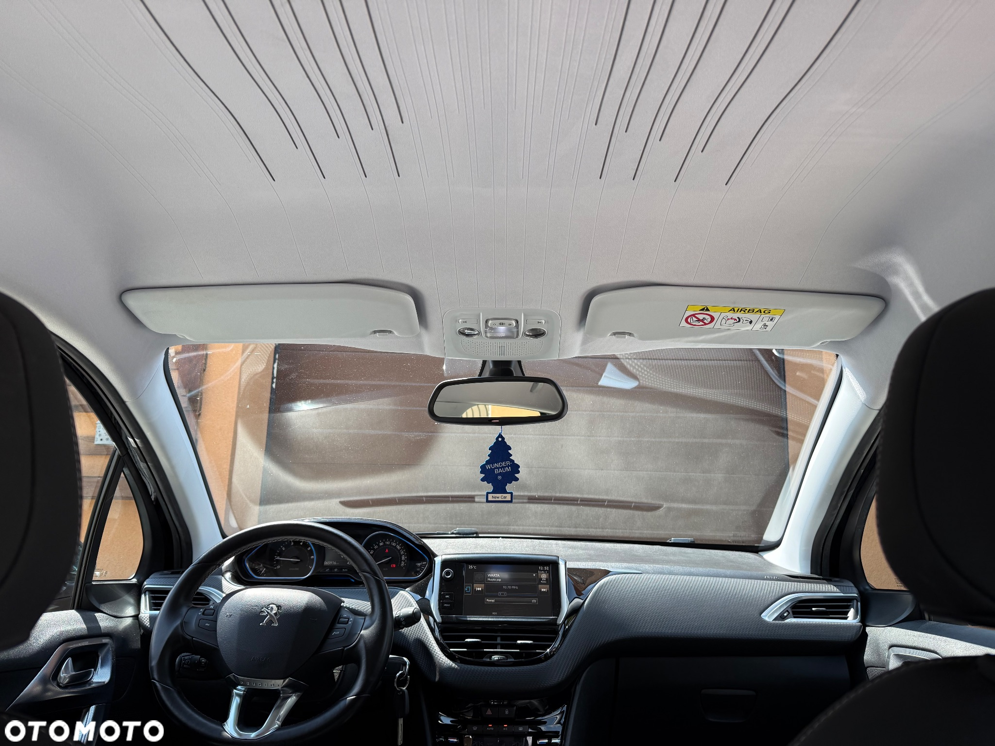 Peugeot 2008 1.2 Pure Tech Allure S&S - 9