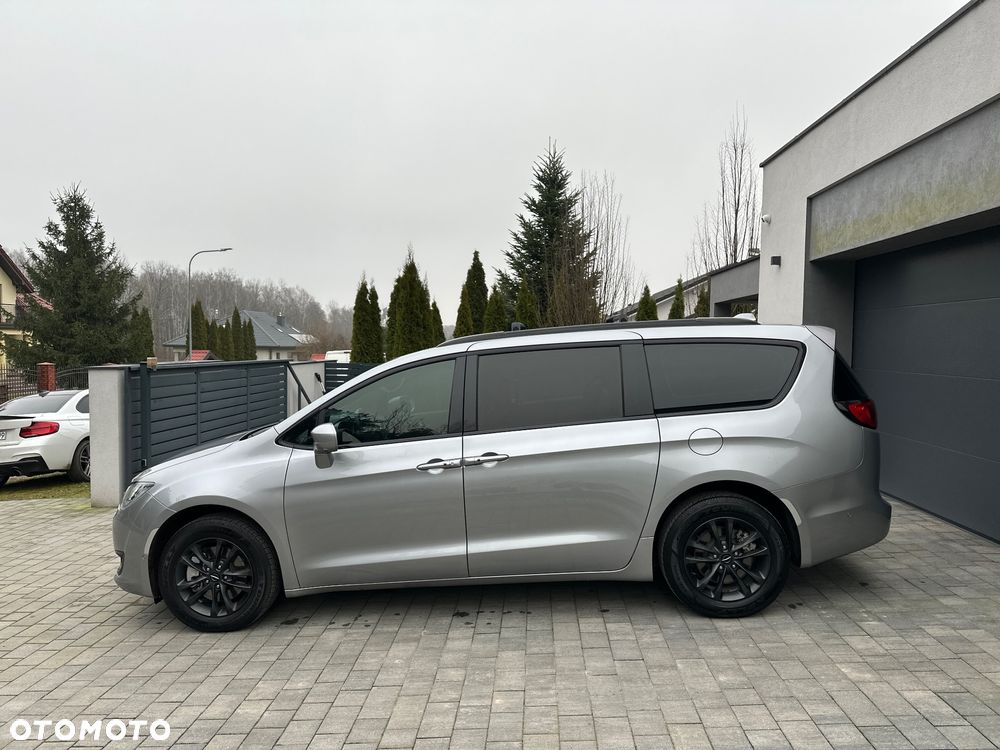 Chrysler Pacifica - 3