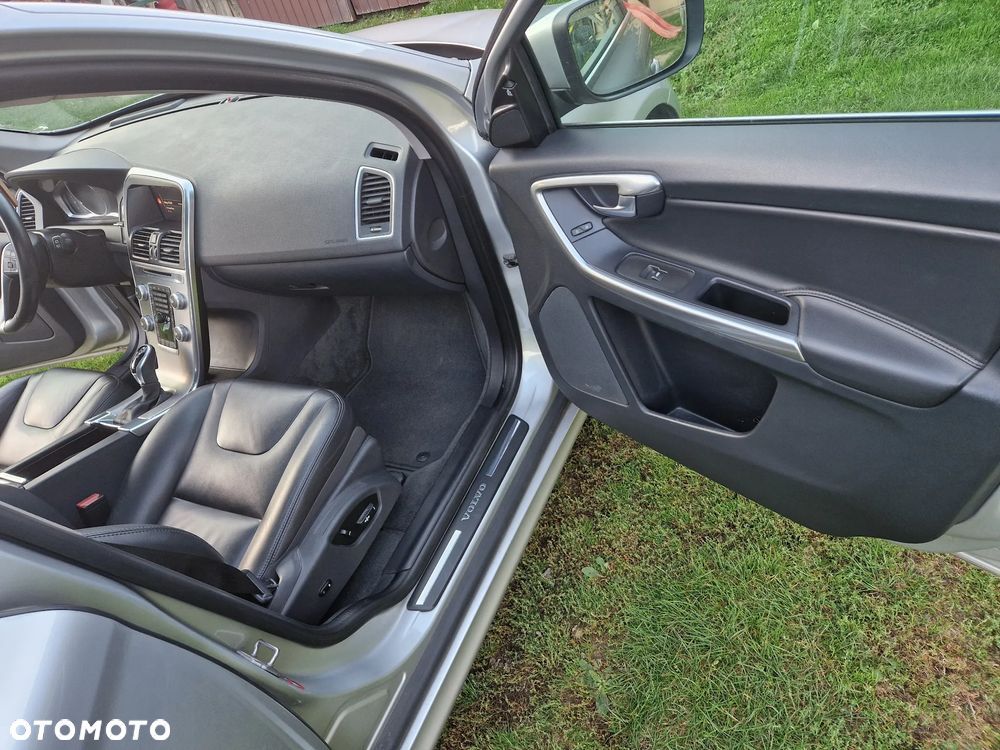 Volvo XC 60 D4 AWD Summum - 25