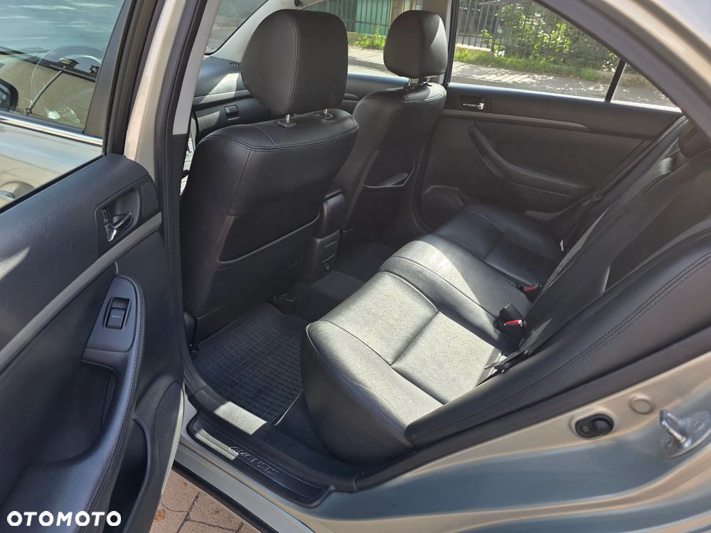 Toyota Avensis 2.2 D-4D Prestige - 16
