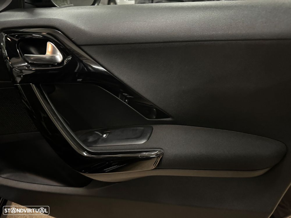 Peugeot 208 1.2 VTi SE Style - 12