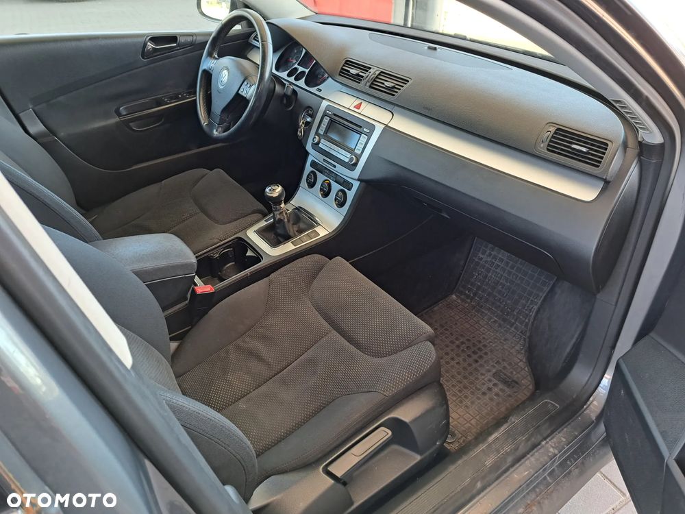 Volkswagen Passat - 16
