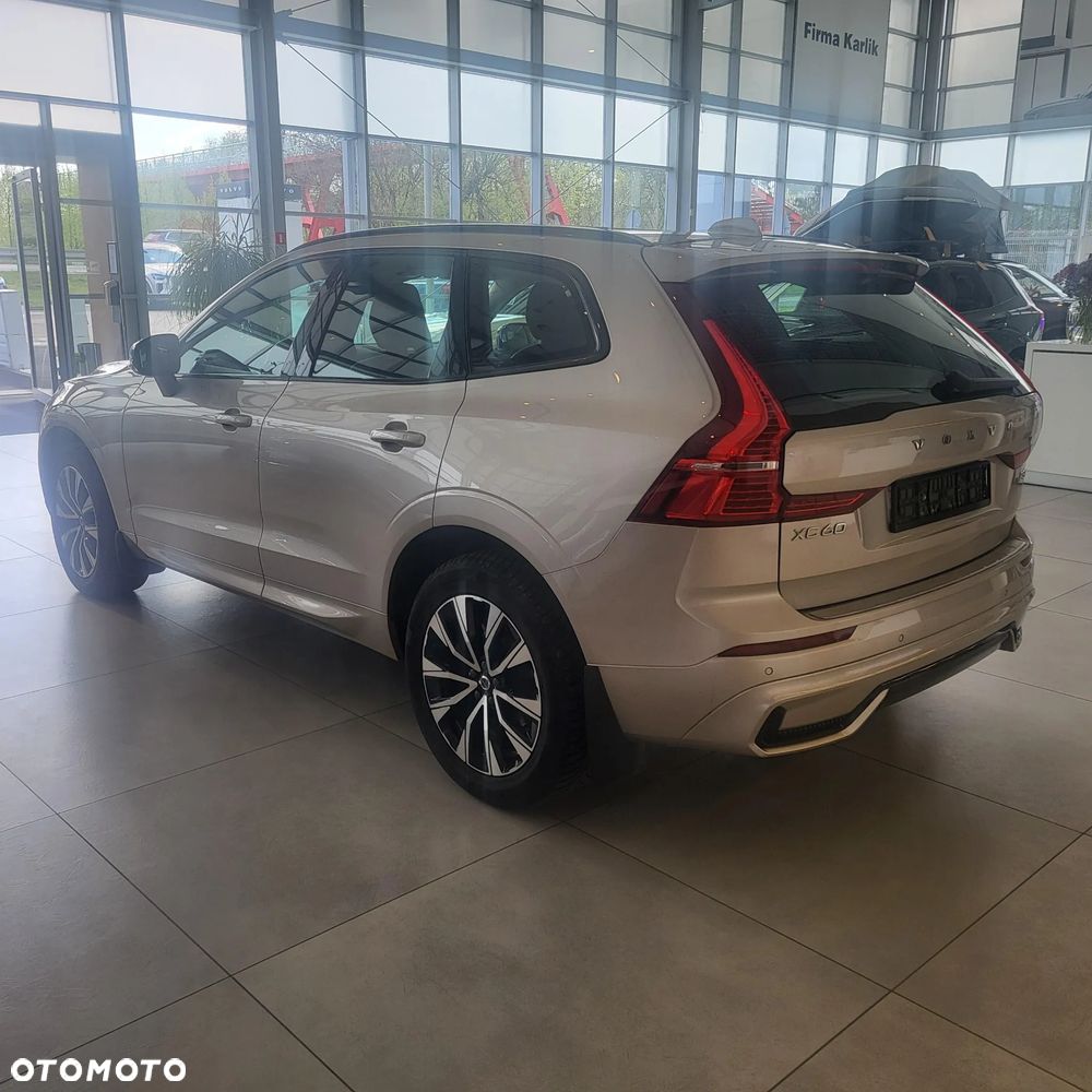 Volvo XC 60 B5 B AWD Plus Dark - 8