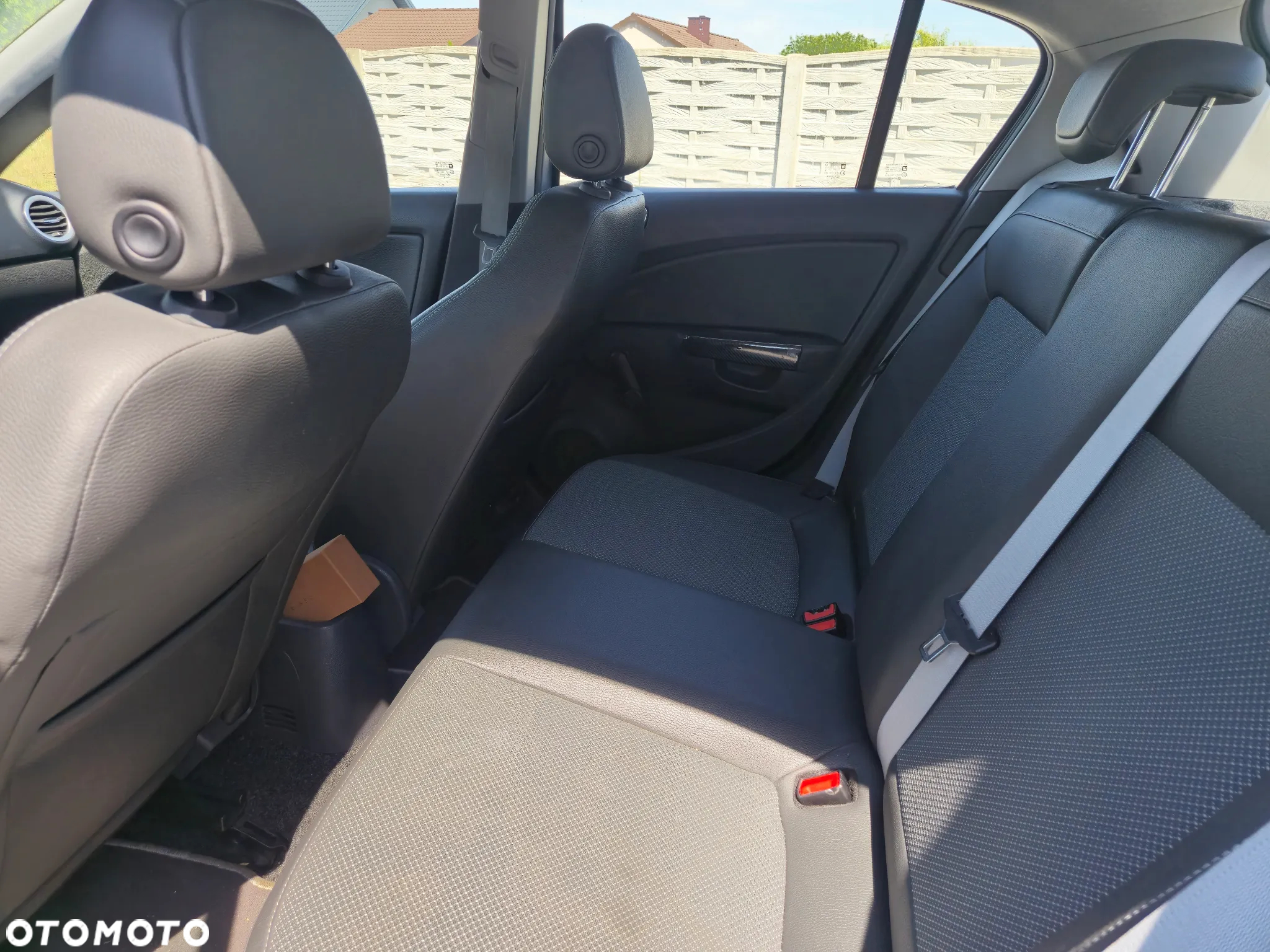 Opel Corsa 1.4 16V Cosmo - 10