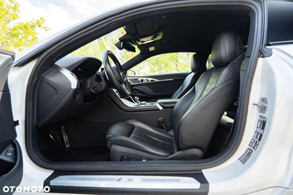 BMW Seria 8 840i xDrive - 14