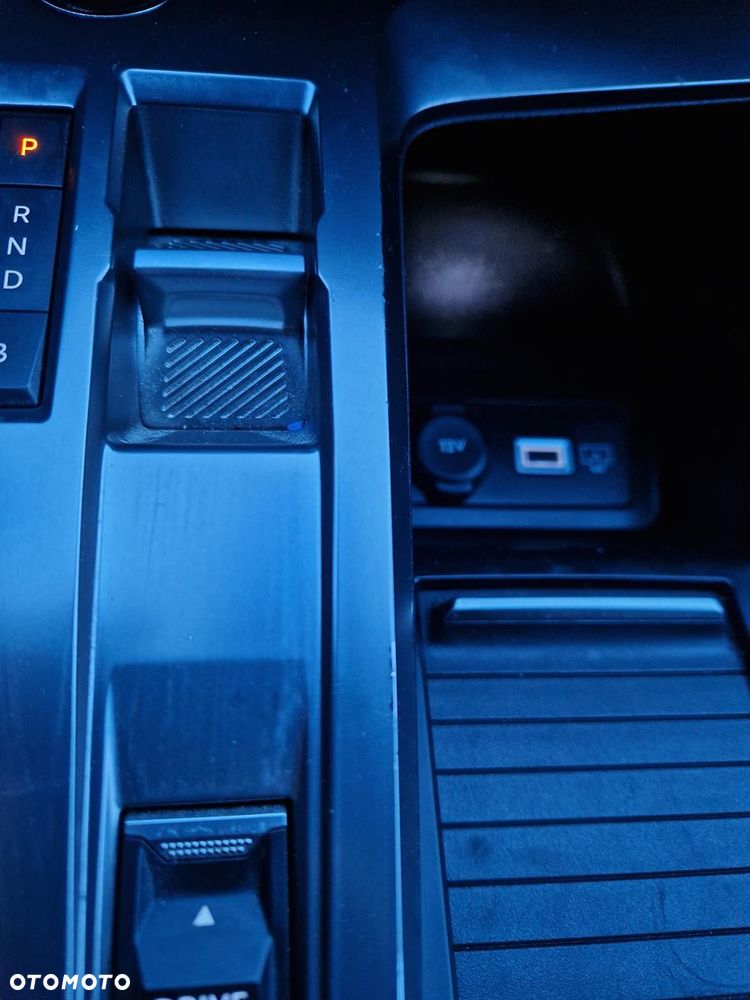 Peugeot 308 1.6 Hybrid PHEV Allure Pack EAT8 - 24