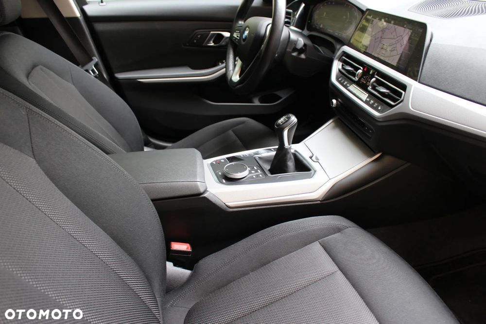BMW Seria 3 318d Sport Line - 18