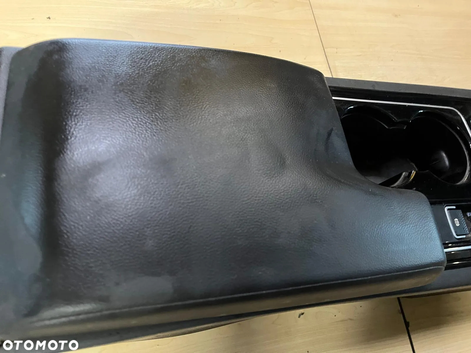Tunel środkowy konsola podłokietnik czarny Jaguar XE X760 2015 --> - 2