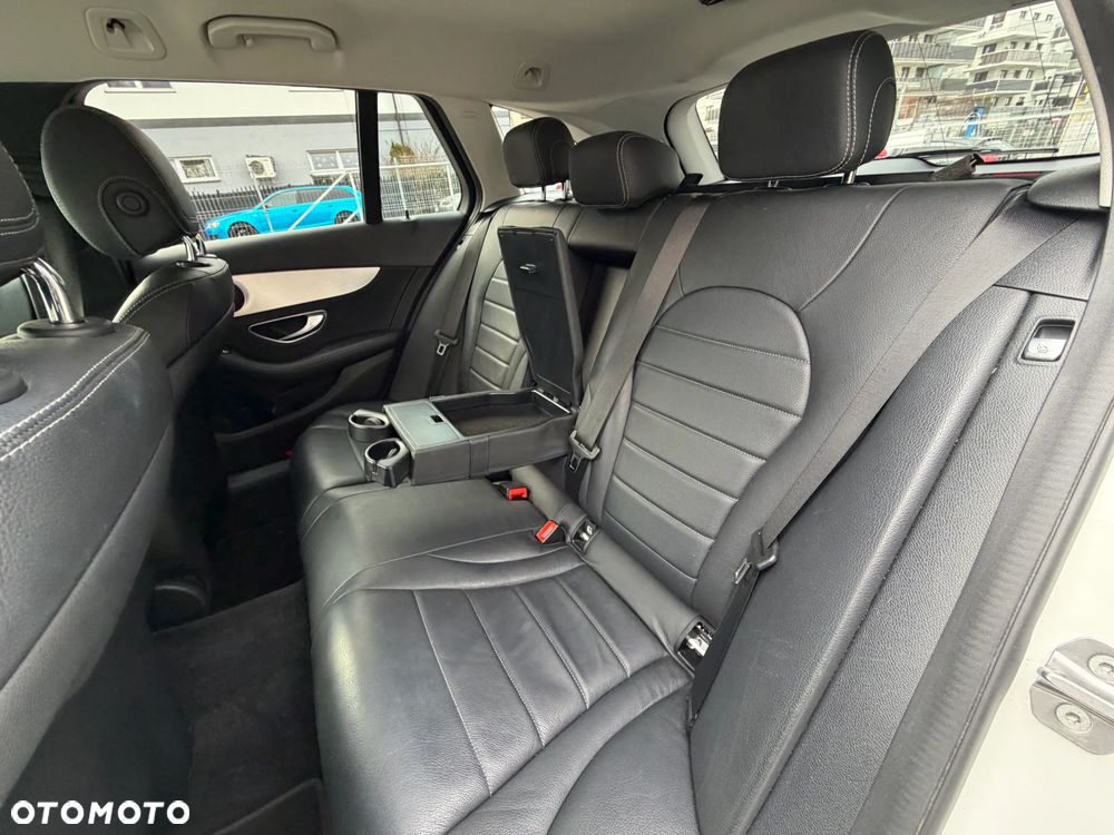 Mercedes-Benz Klasa C 220 d 4Matic 9G-TRONIC AMG Line - 13