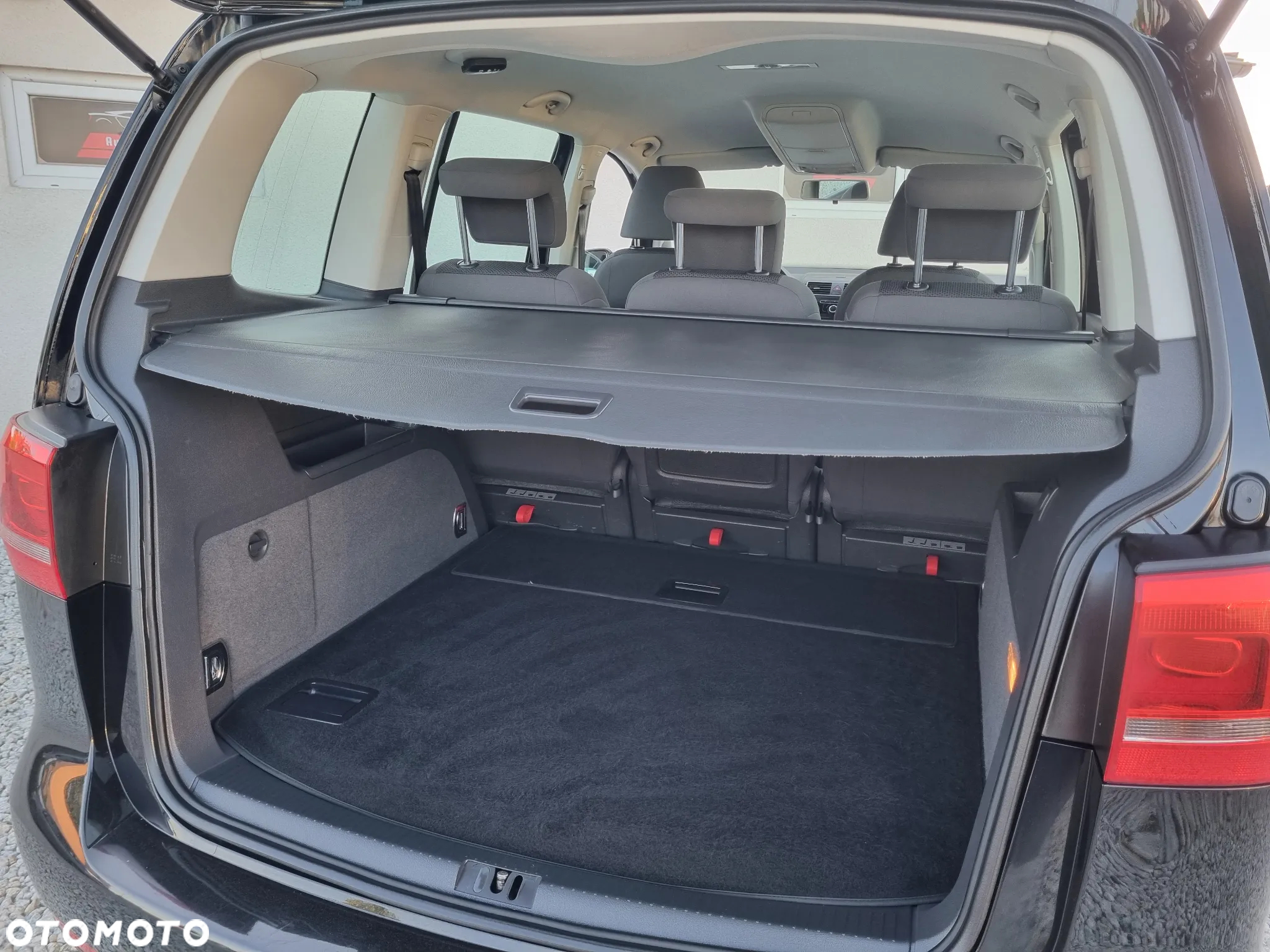 Volkswagen Touran - 15
