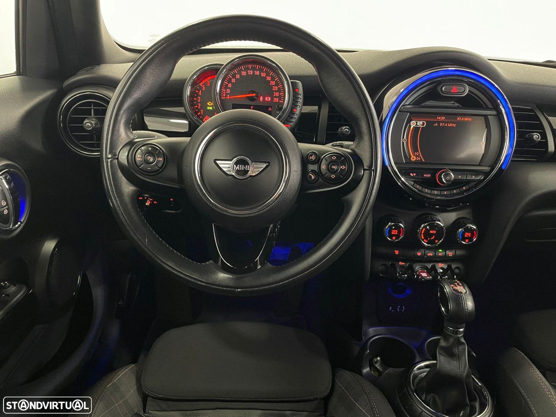 MINI 5 Portas Cooper D Auto - 29