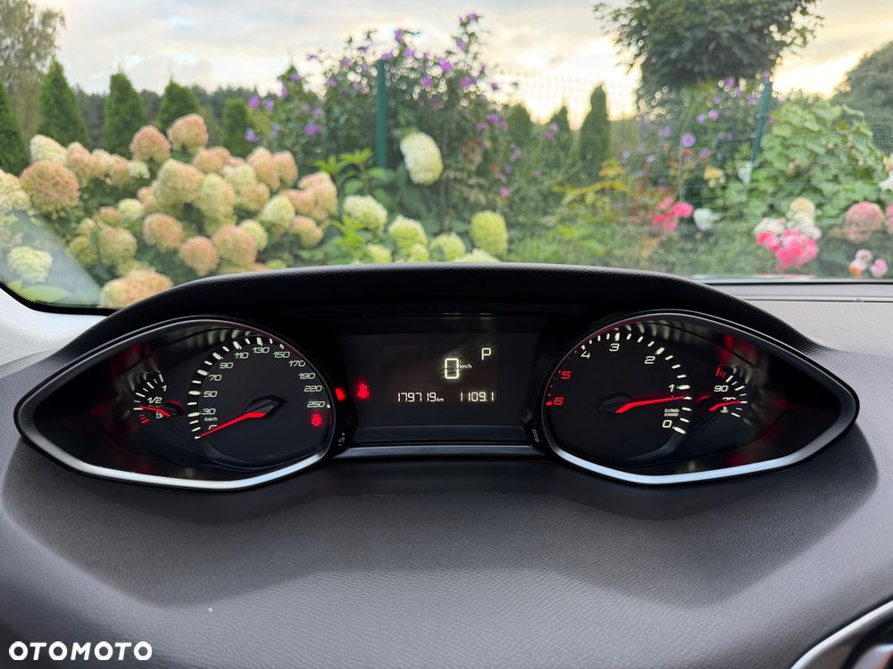 Peugeot 308 1.5 BlueHDi Allure Pack S&S EAT8 - 36