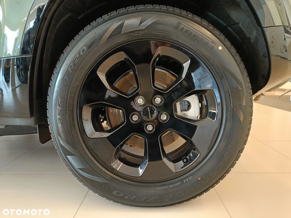 Land Rover Defender - 7