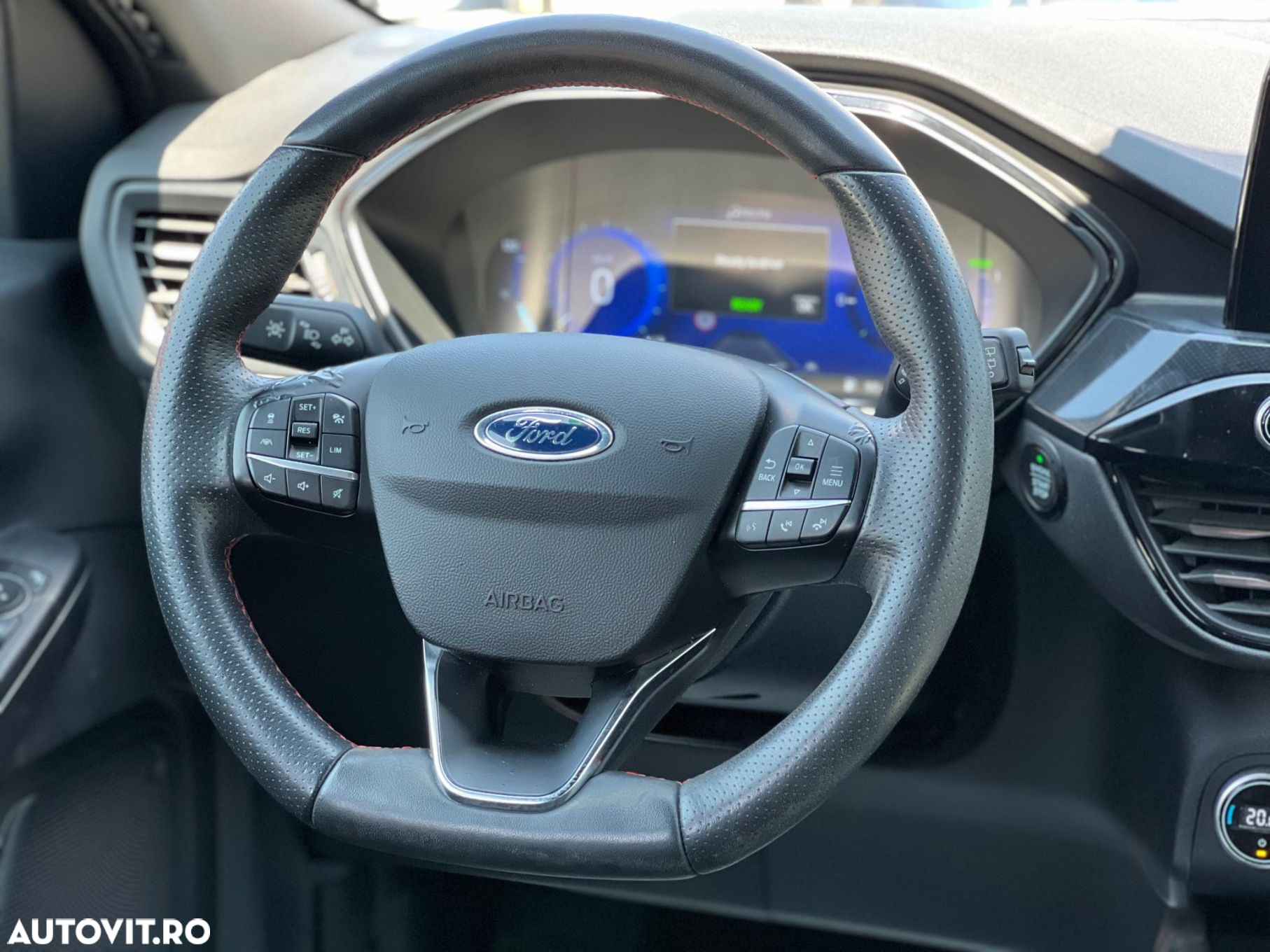 Ford Kuga 2.5 Duratec FHEV 4x4 ST-LINE X - 14