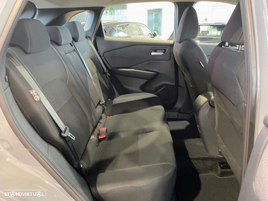 Nissan Qashqai 1.3 DIG-T Engage - 25