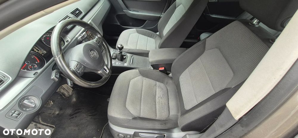 Volkswagen Passat - 20