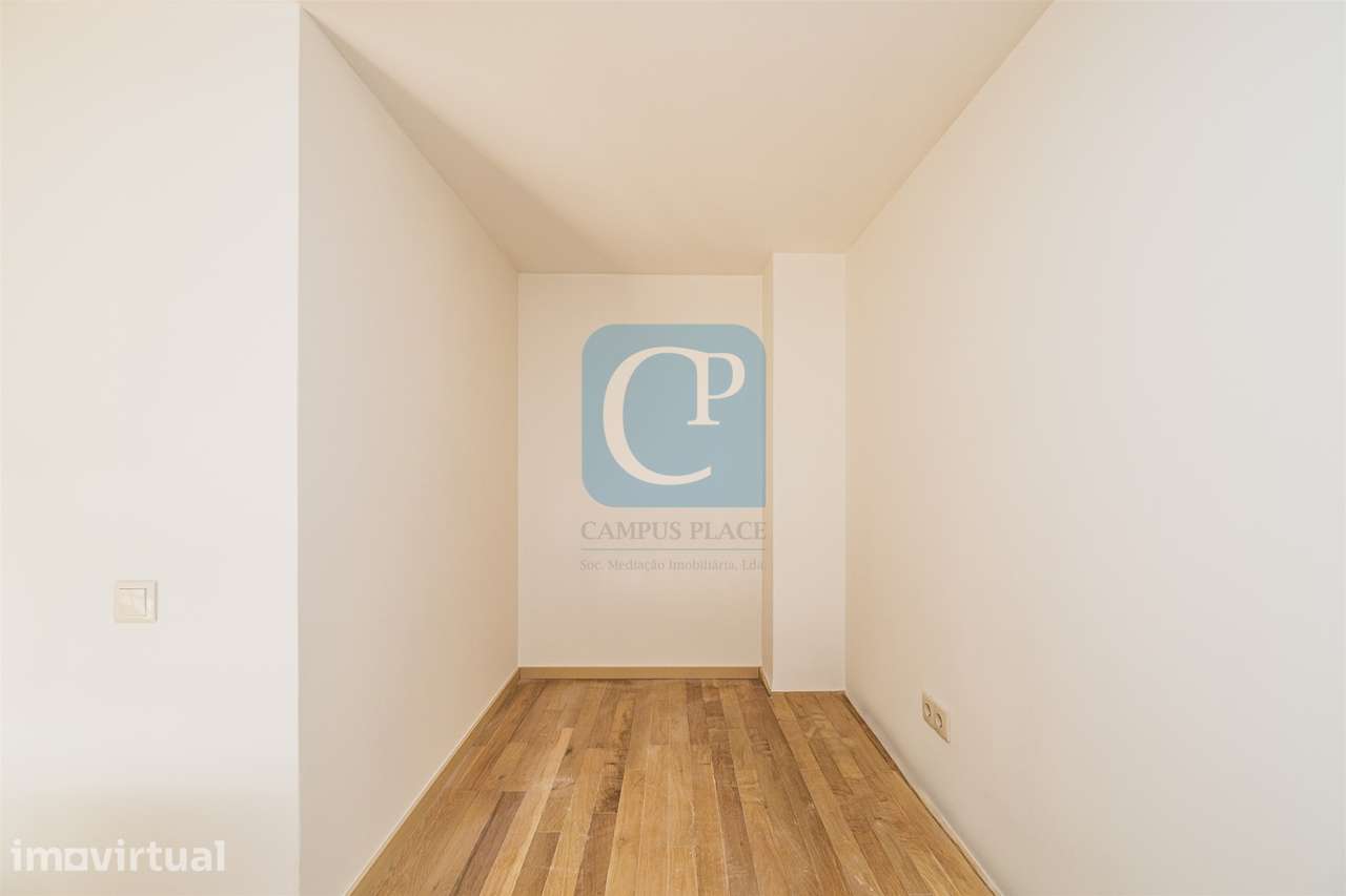 Apartamento T0+1 Duplex, junto à Praça da República, Porto - Grande imagem: 4/17