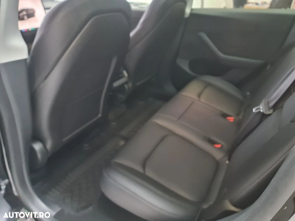 Tesla Model Y AWD Long Range - 10