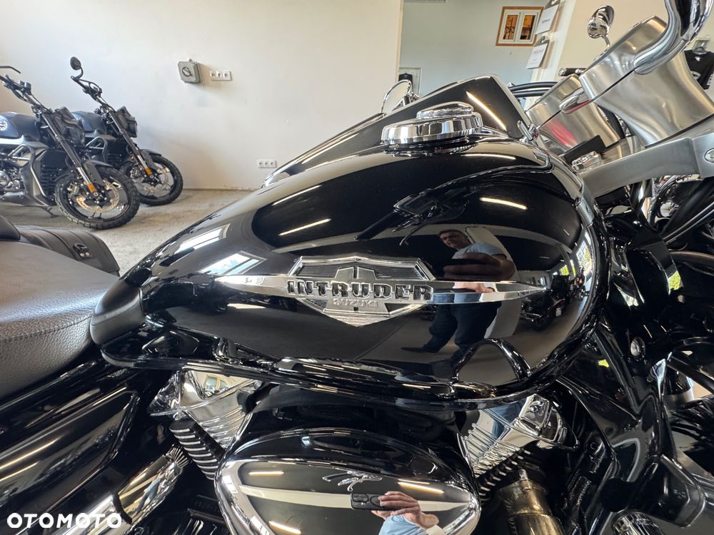Suzuki Intruder - 24