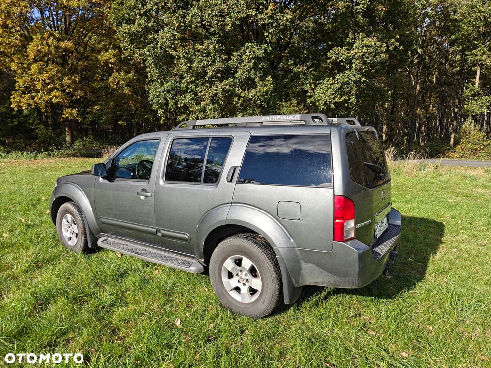 Nissan Pathfinder - 2