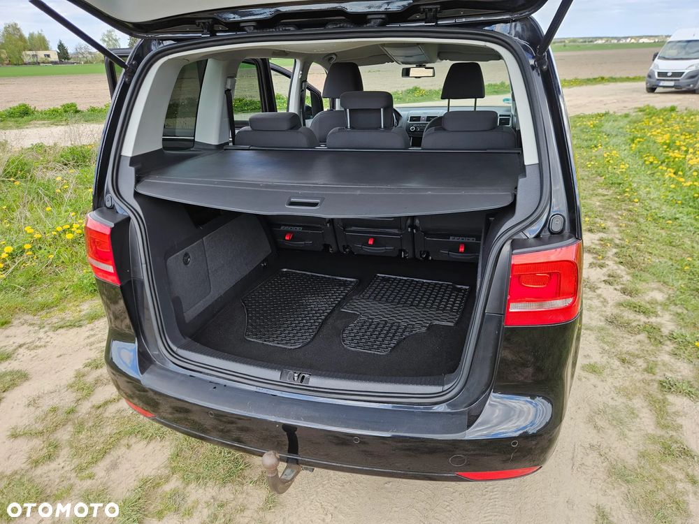 Volkswagen Touran 2.0 TDI DPF BlueMotion Technology Highline - 14