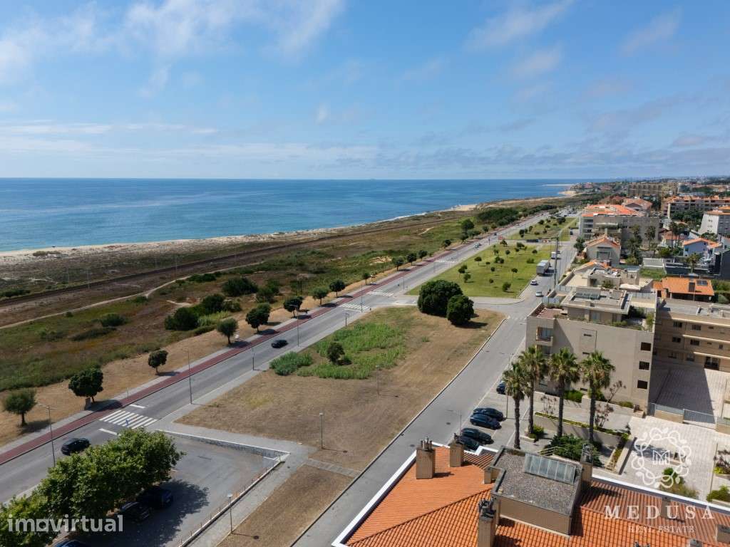 Moradia 4 frentes | São Felix da Marinha - Grande imagem: 2/33