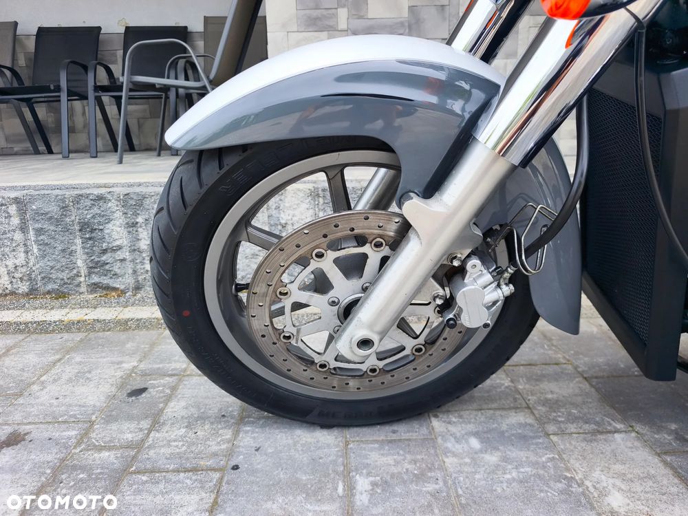 Suzuki Intruder - 19