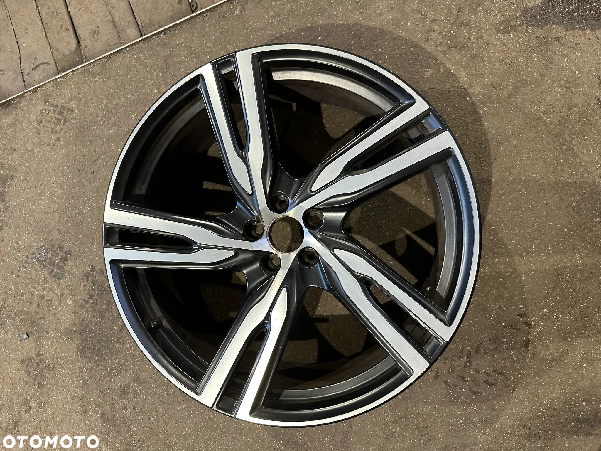FELGA ALU VOLVO XC90 22 9J ET38,5 31406715 R-DESIGN - 1
