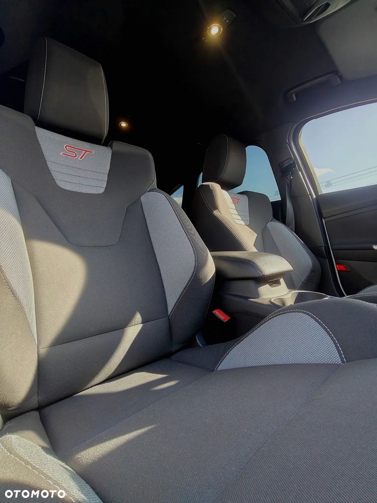 Ford Focus 2.0 EcoBoost ST - 11