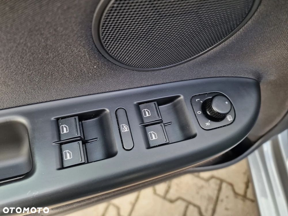 Volkswagen Golf Plus 1.6 TDI DPF DSG Life - 26