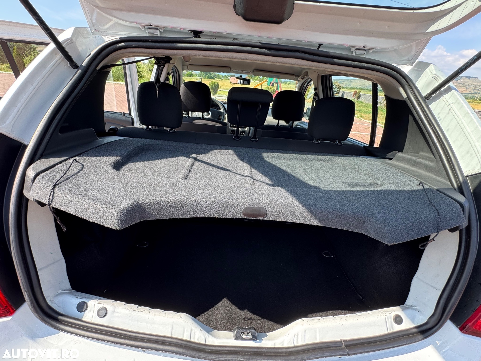 Dacia Sandero 1.2 16V 75 Laureate - 18