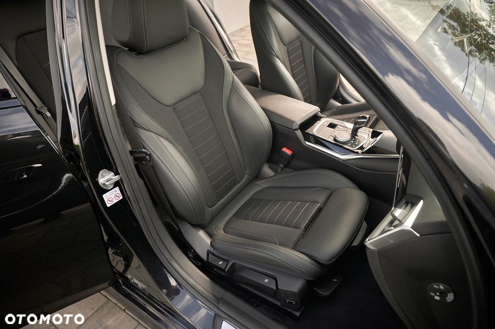 BMW Seria 3 330e Sport Line sport - 22