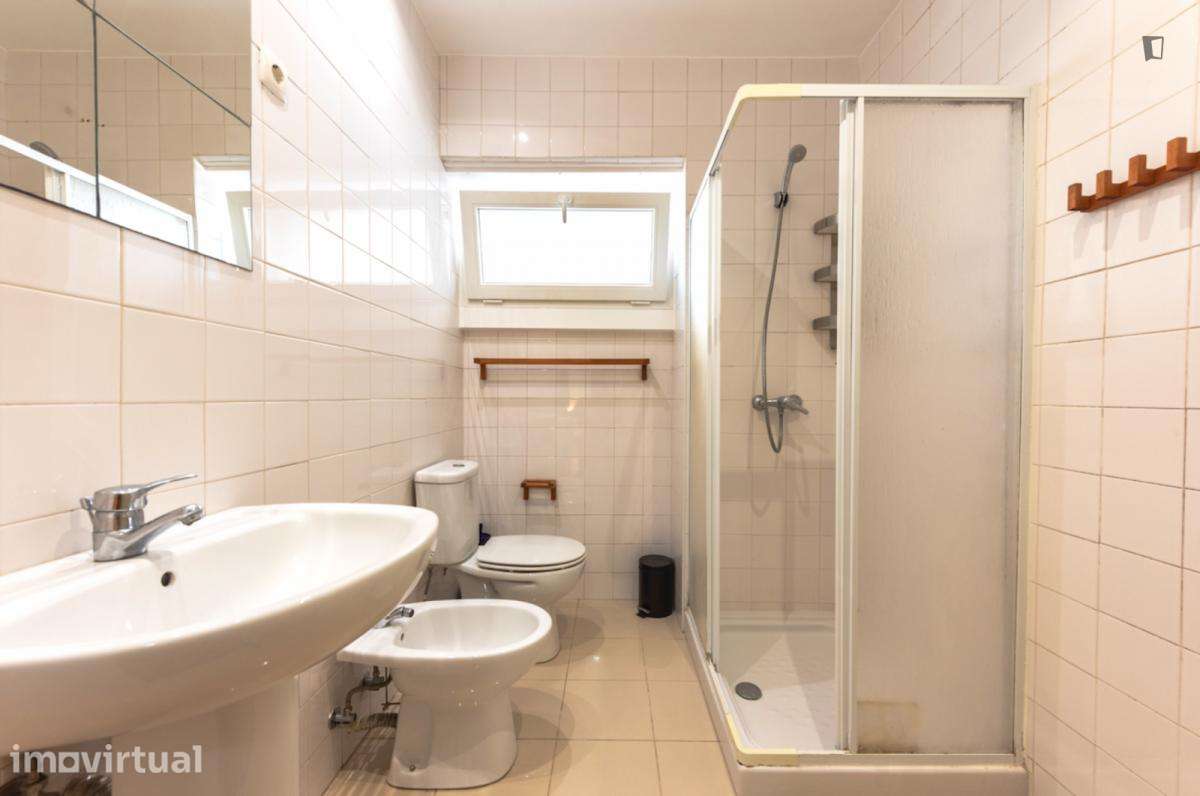 Quarto - localizado em Montes Claros Coimbra - Grande imagem: 3/9