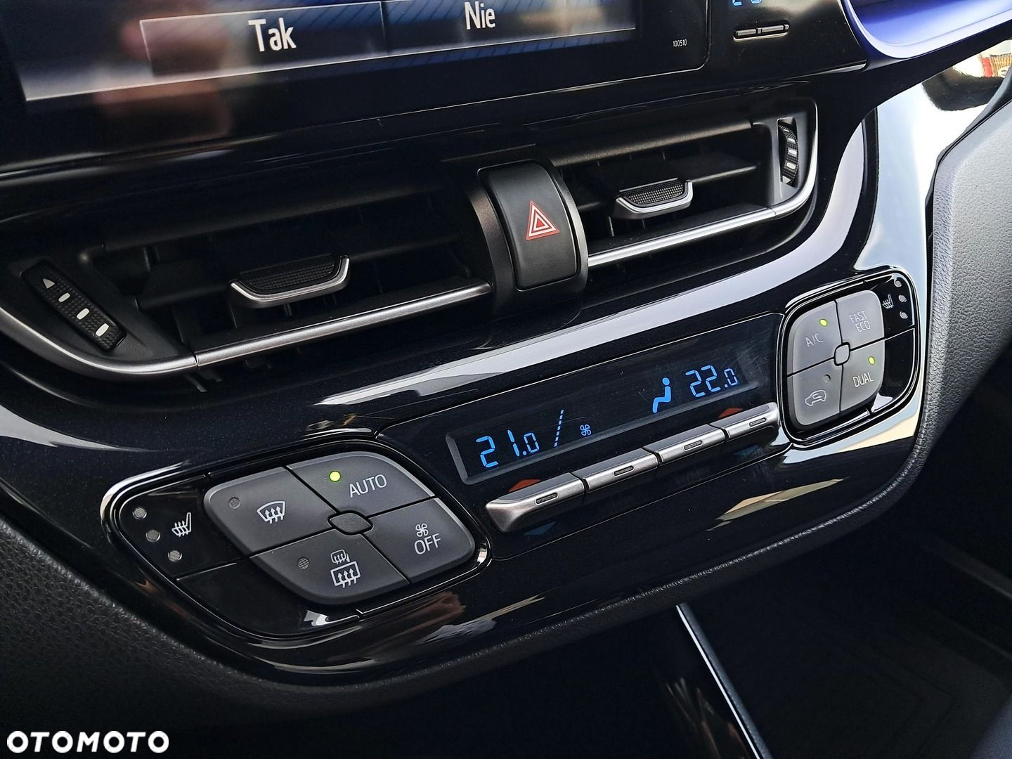 Toyota C-HR 1.2 T Dynamic - 24