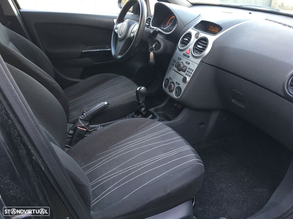 Opel Corsa 1.2 CMON - 11