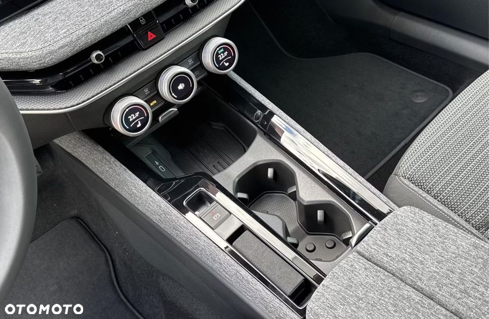 Skoda Superb 1.5 TSI mHEV Selection DSG - 12