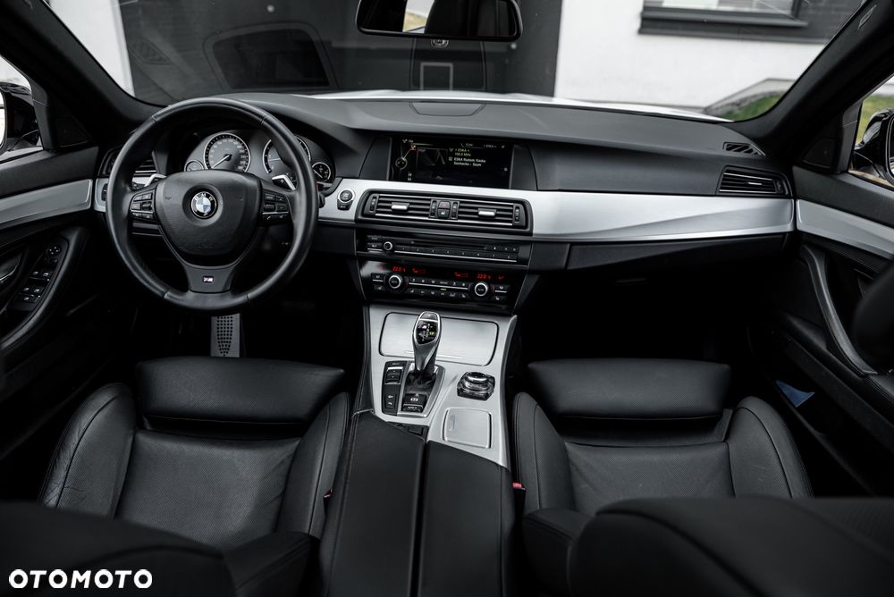 BMW Seria 5 M550d xDrive Touring Sport-Aut - 30