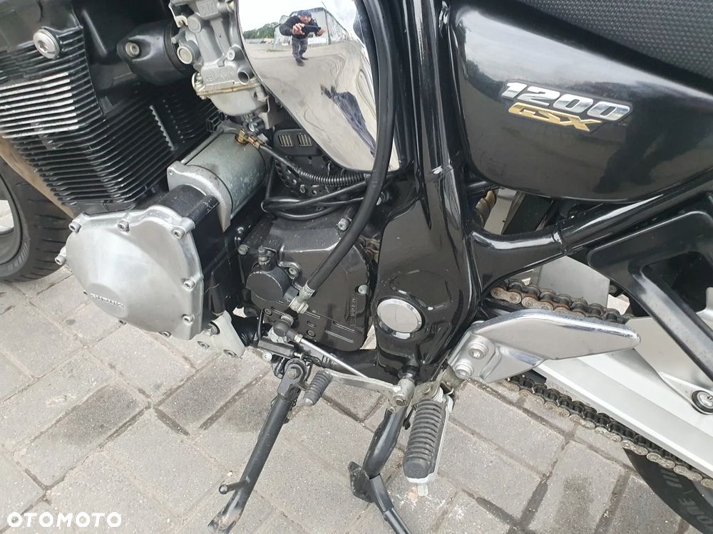 Suzuki GSX - 33