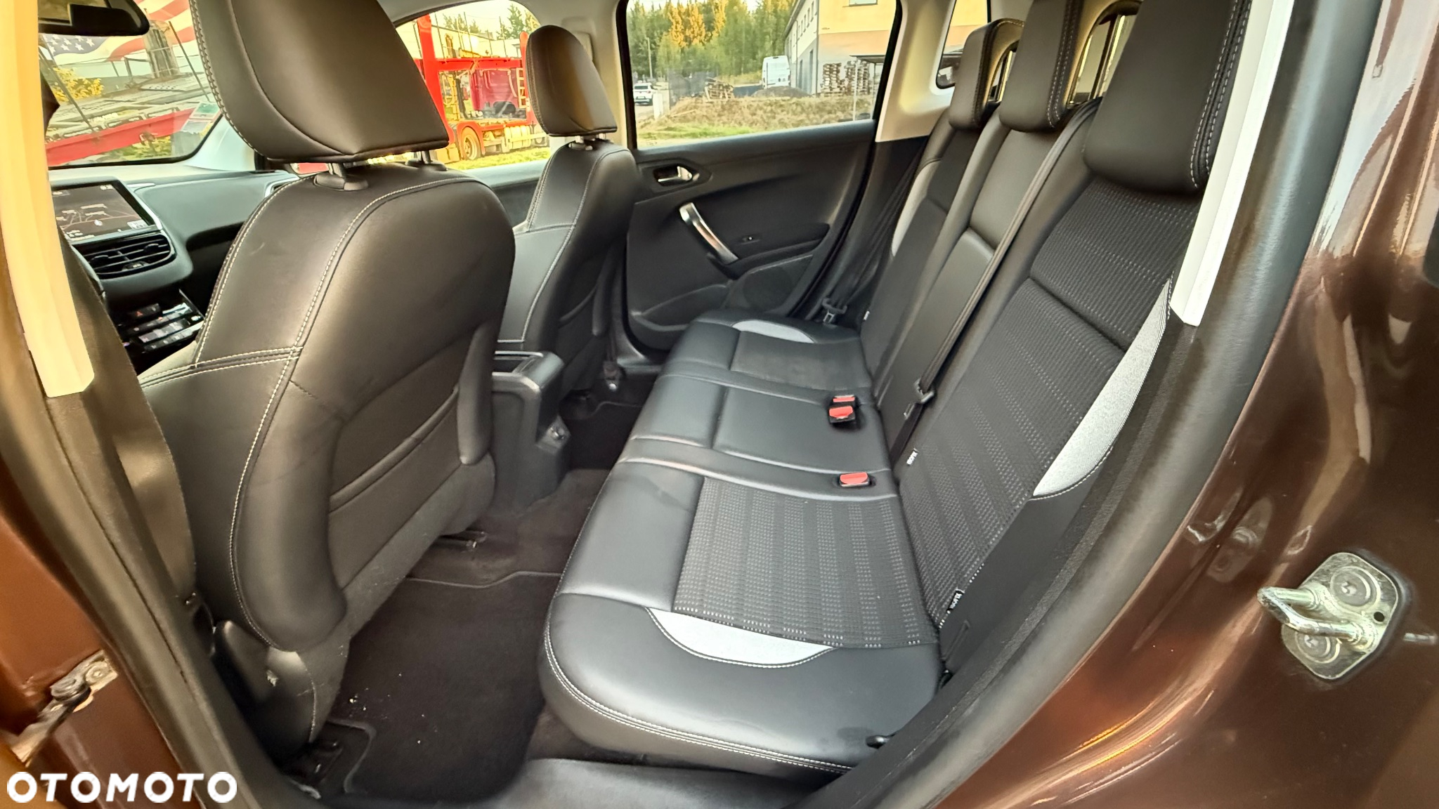 Peugeot 2008 1.6 e-HDi Allure S&S - 18