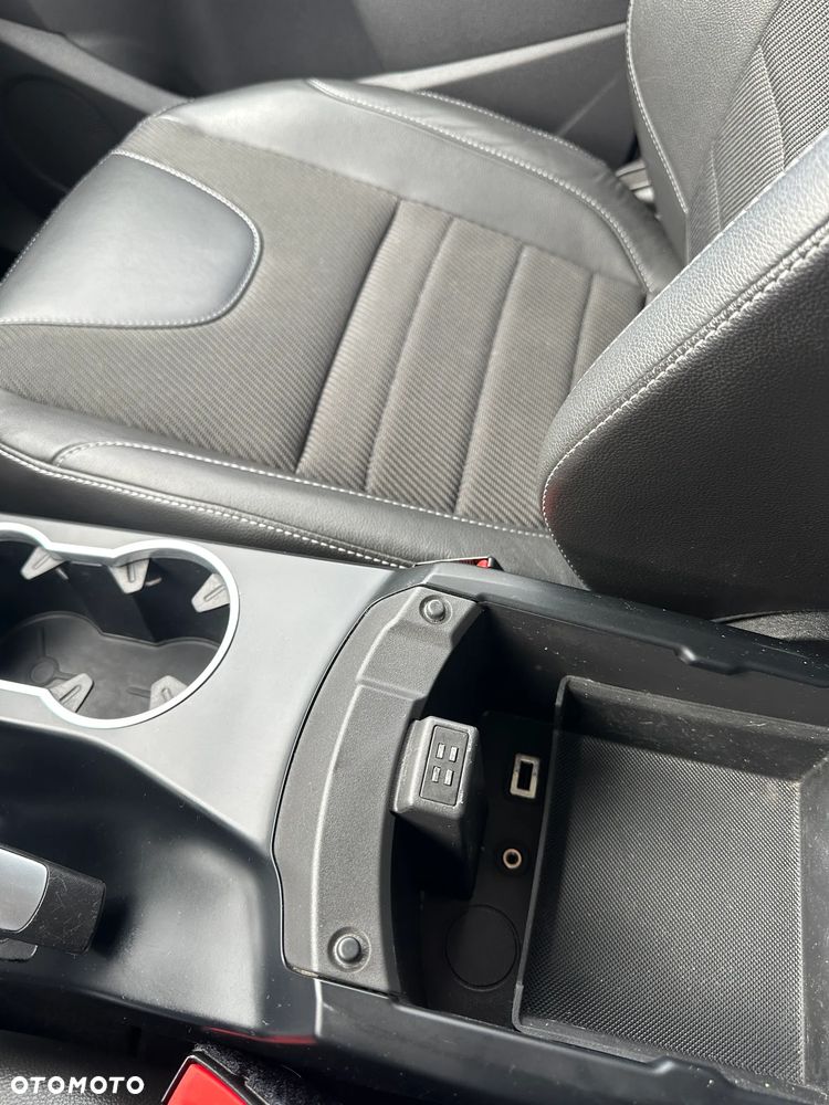 Ford Kuga 2.0 TDCi 2x4 Titanium - 28