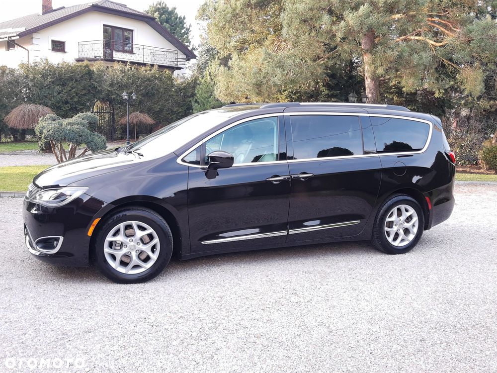 Chrysler Pacifica - 2