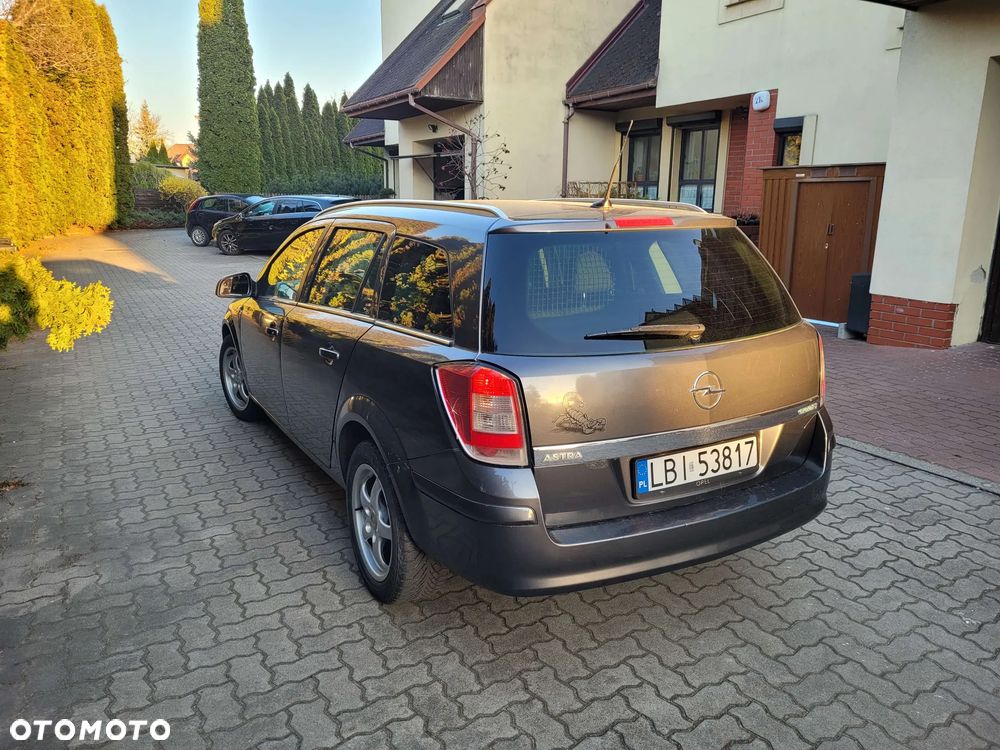Opel Astra 2010 photo 4