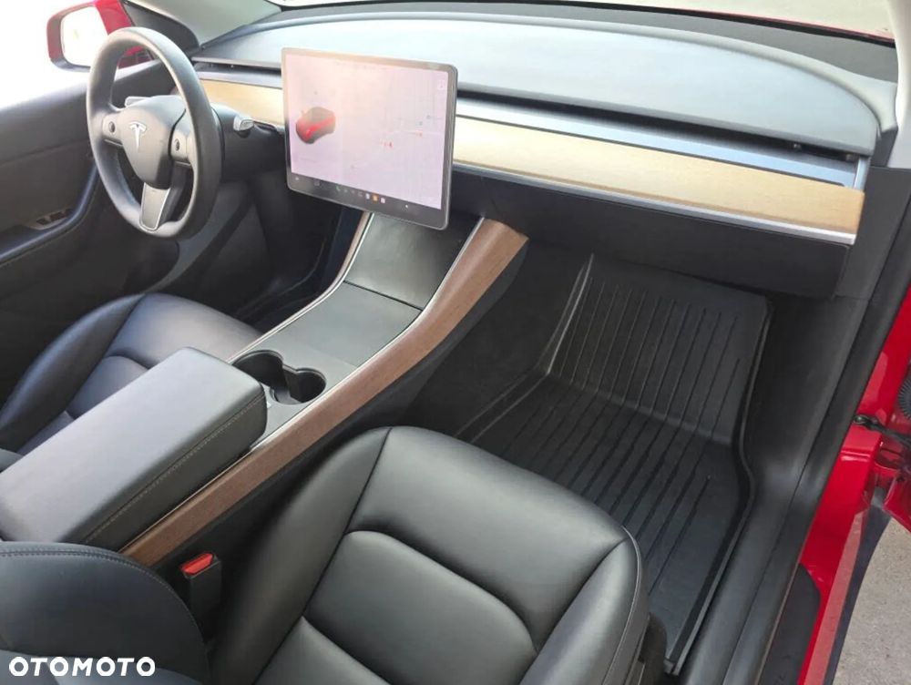 Tesla Model Y - 9