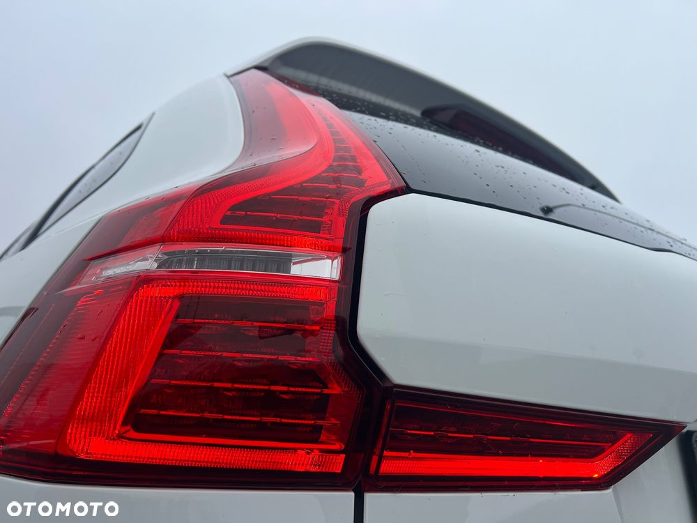 Volvo XC 60 B4 D AWD Plus Dark - 9