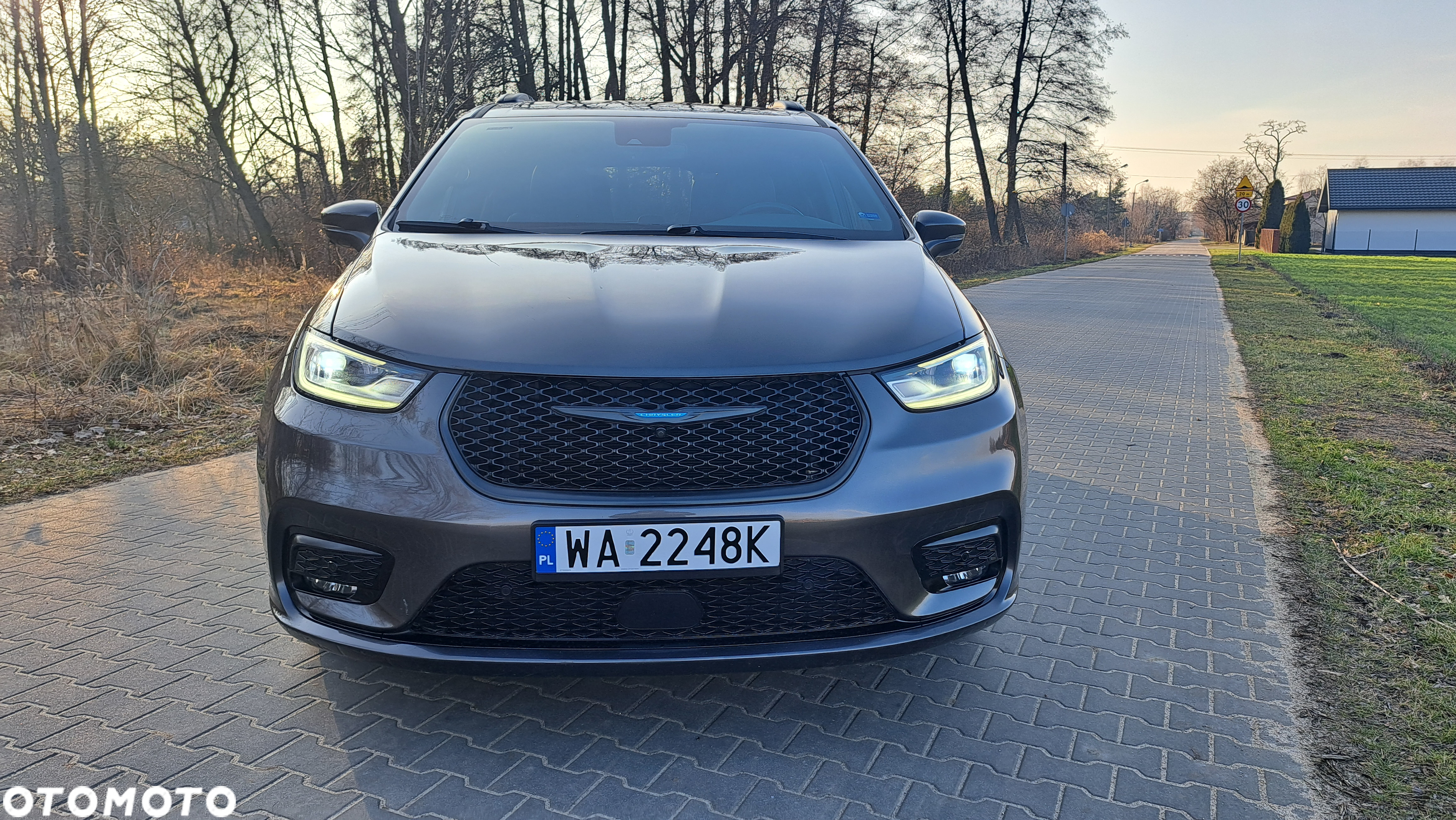 Chrysler Pacifica - 12