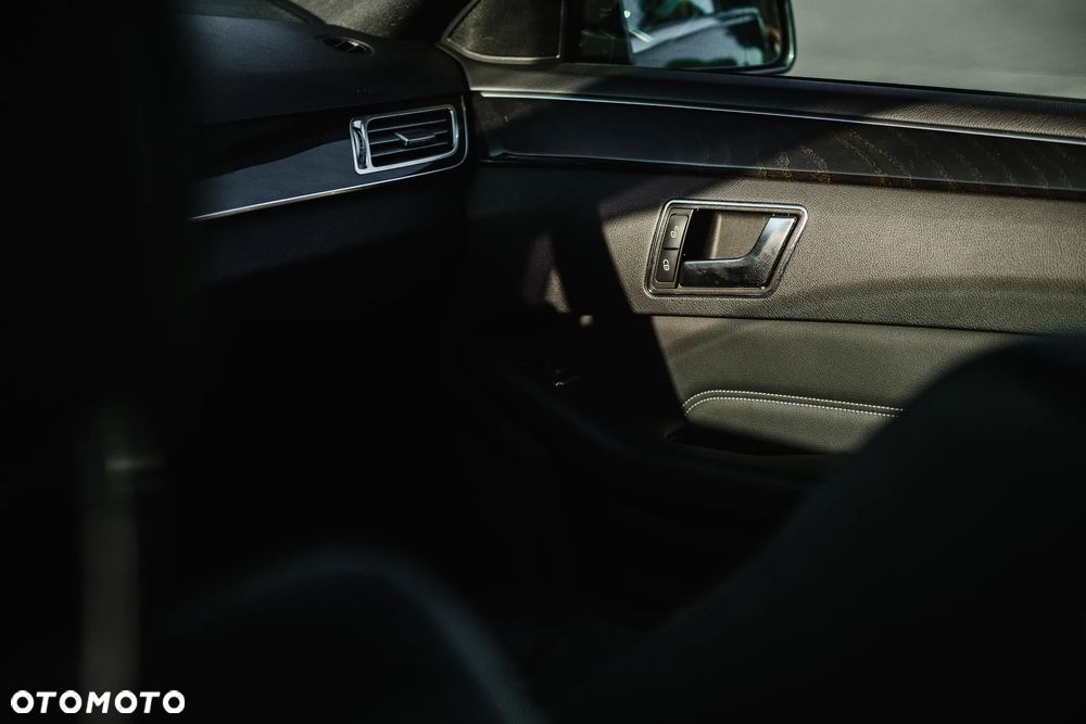 Mercedes-Benz Klasa E 200 7G-TRONIC Avantgarde - 32