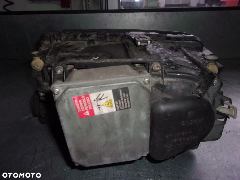 LAMPA PRZOD PRAWA AUDI A8 D2 XENON - 3