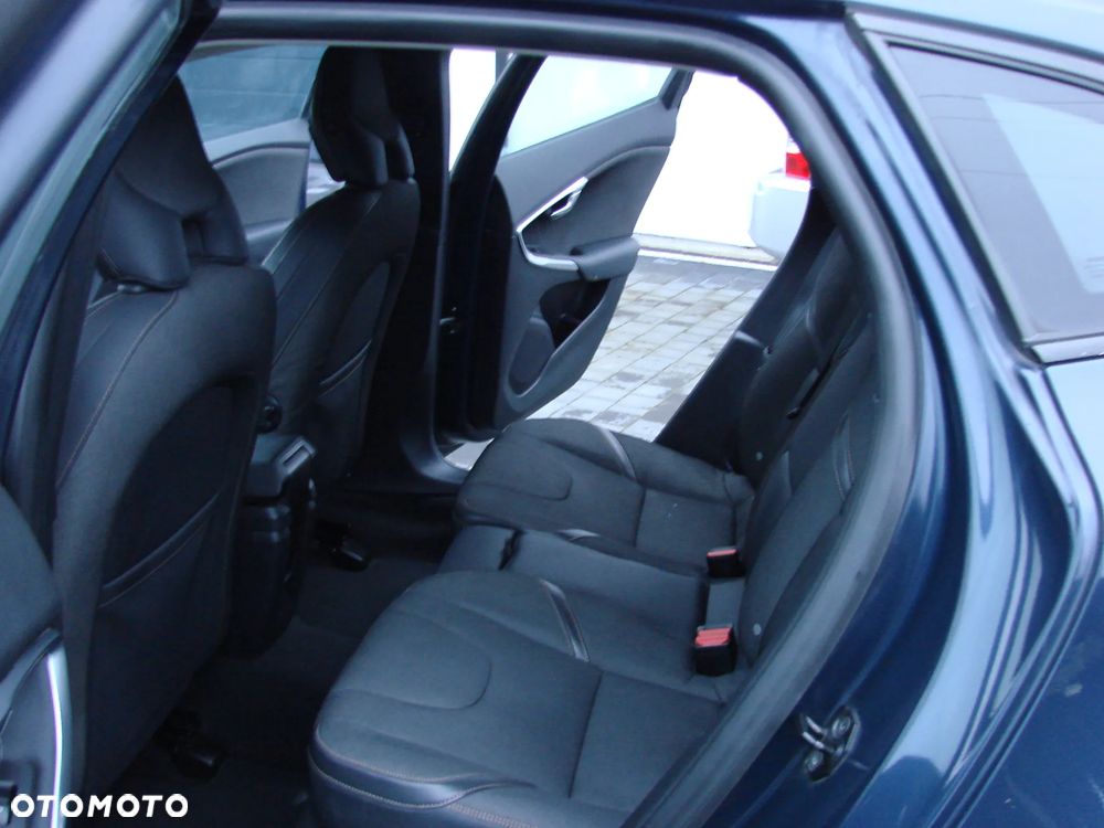 Volvo V40 Cross Country - 23