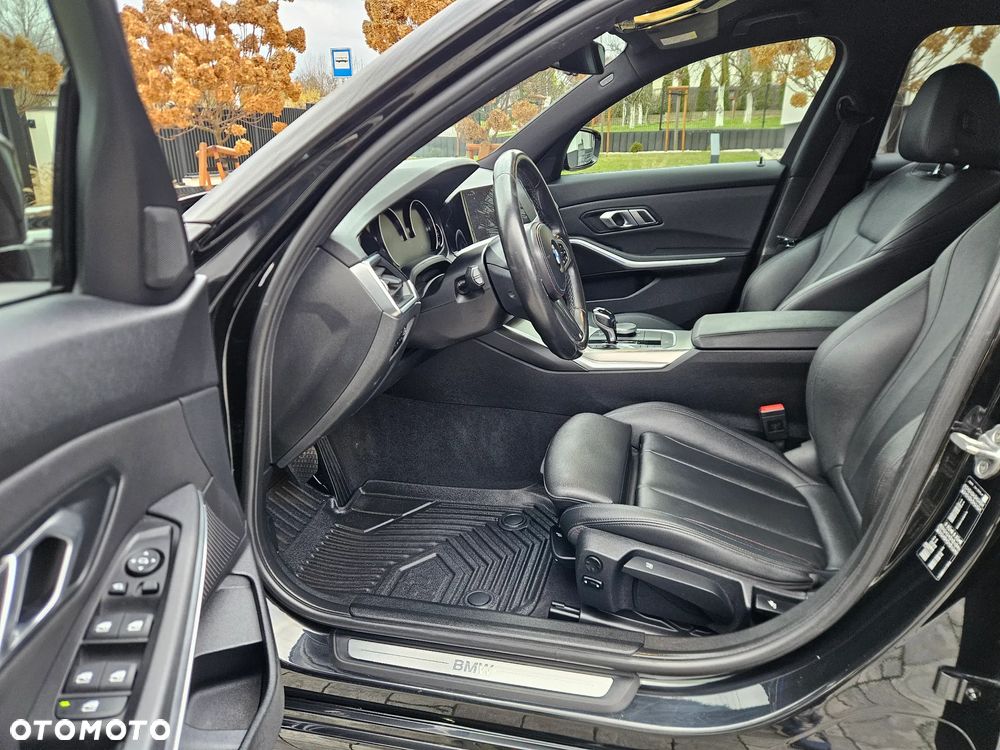 BMW Seria 3 318d Edition M Sport Shadow - 12