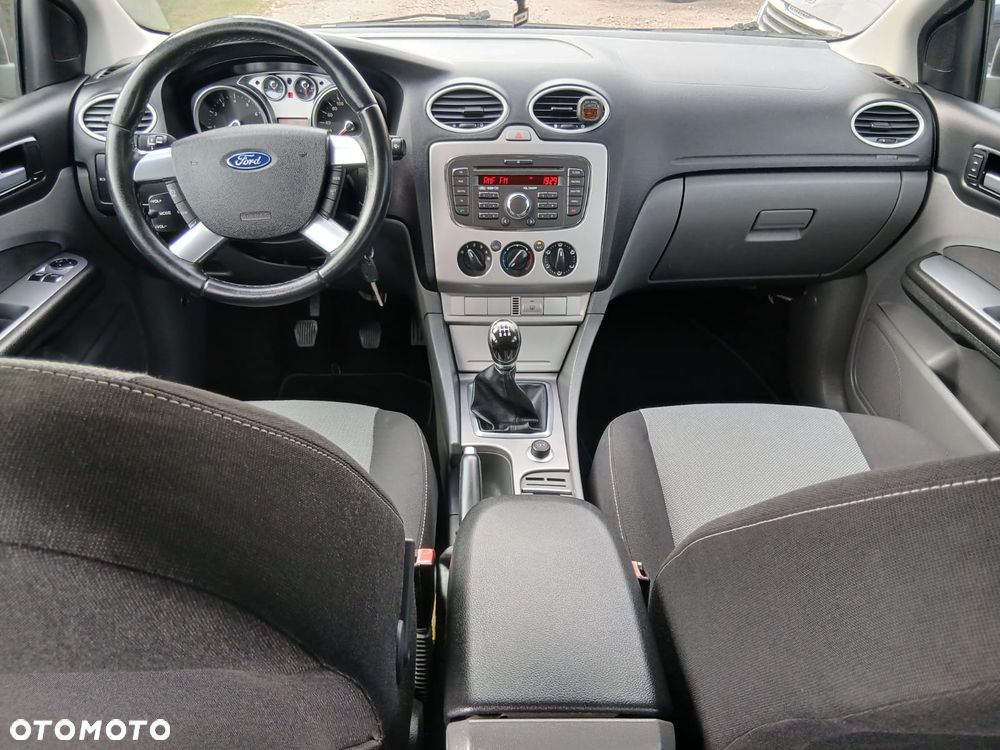 Ford Focus 1.6 16V Ambiente - 31